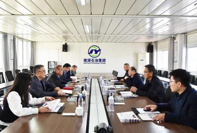 農(nóng)高區(qū)黨工委委員、管委會(huì)副主任曹永湖到俊源石油走訪(fǎng)